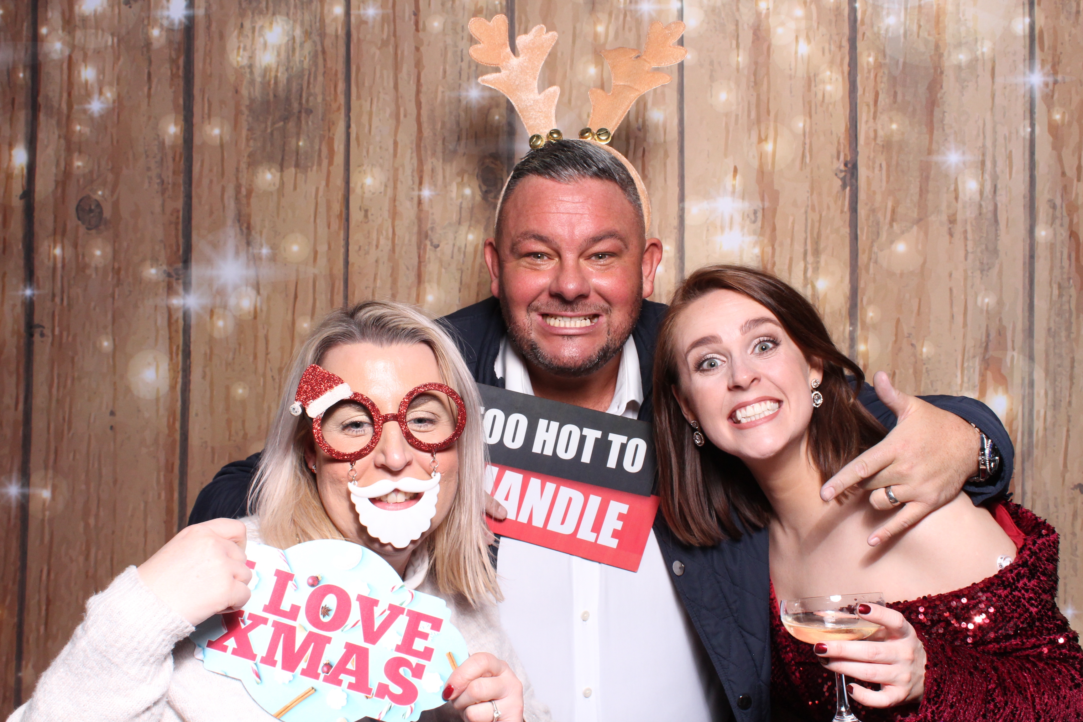 Tes Christmas party  | View more photos from the event at gallery.magicimages.uk/u/MagicImages/Tes-Christmas-party